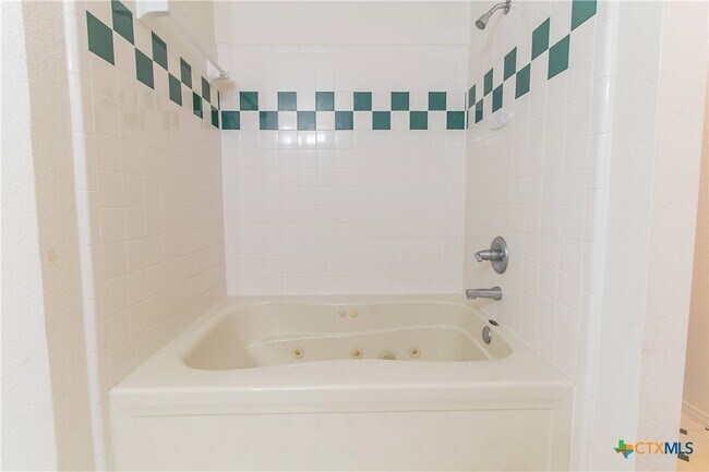 Building Photo - 4514 Hondo Dr