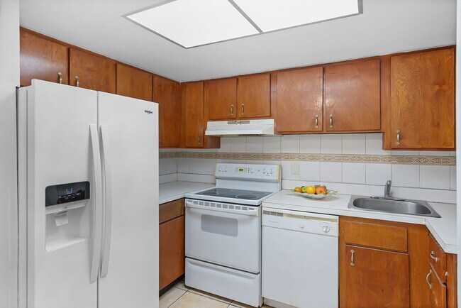 Building Photo - 6095 Village Cir N