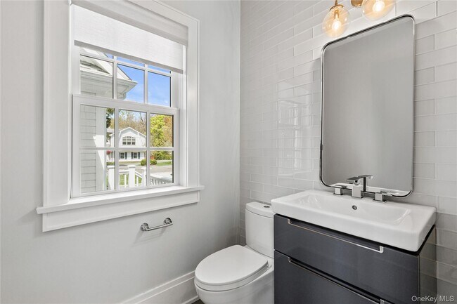 Building Photo - 25 Hunt Pl