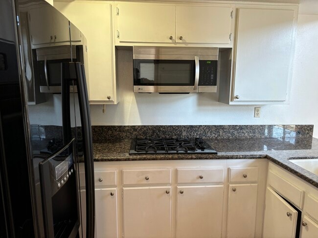 Building Photo - 1007 S Catalina Ave