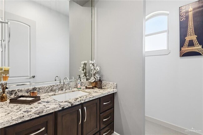 Building Photo - 18 Linva Ave