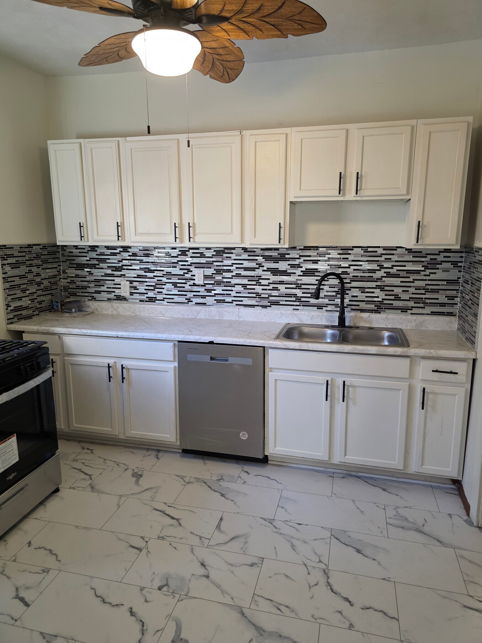 Building Photo - 727 Hill Ave