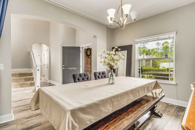 Building Photo - Bright and beautiful home in Windward Cove...