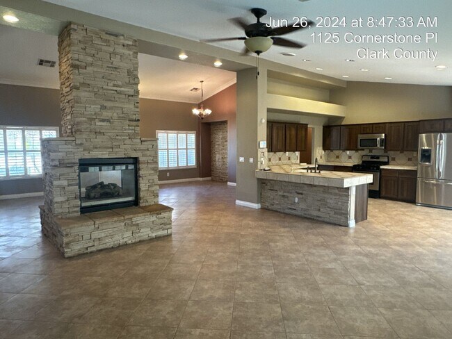 Building Photo - Beautiful Single Story with Pool in Eldora...