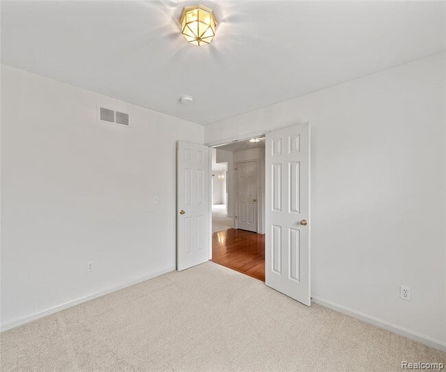 Building Photo - 5864 Willow Ridge Dr