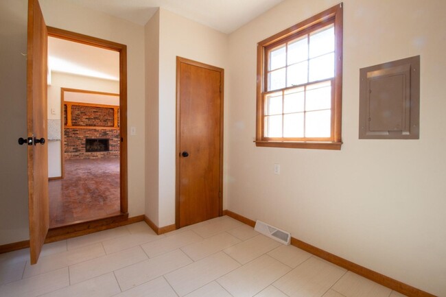 Building Photo - 4 Bed 3 Bath 2 Car Garage