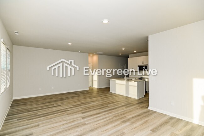 Building Photo - 692 Shoemaker Ln