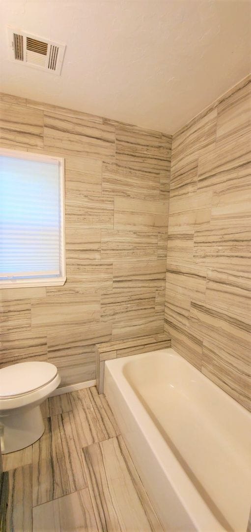 Building Photo - 3 Bed 1.5 Bath 2 car garage in Nichol's Hi...