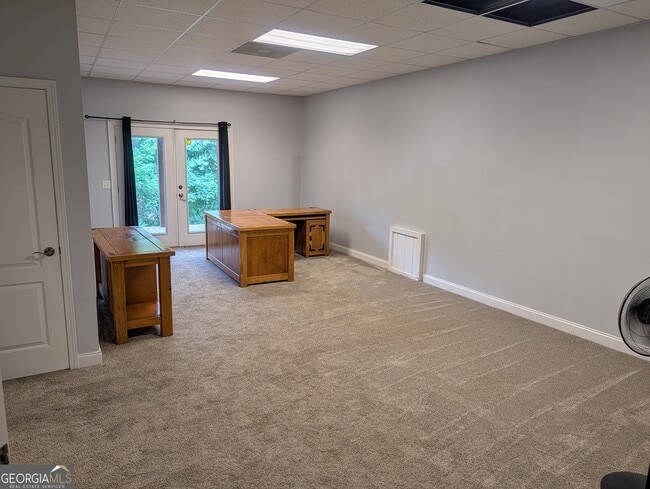 Building Photo - 388 Ross Ridge Rd