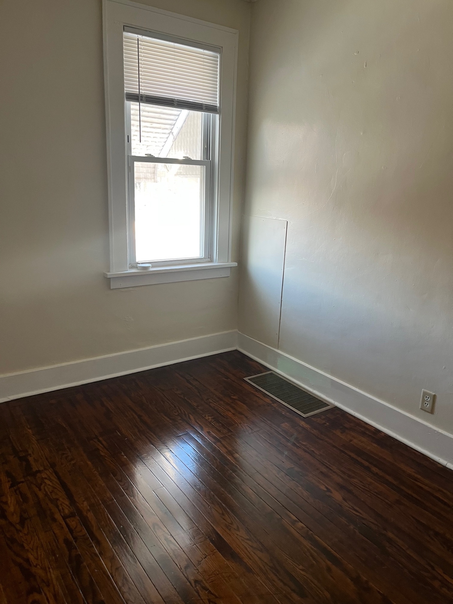 bedroom - 1959 Jones St
