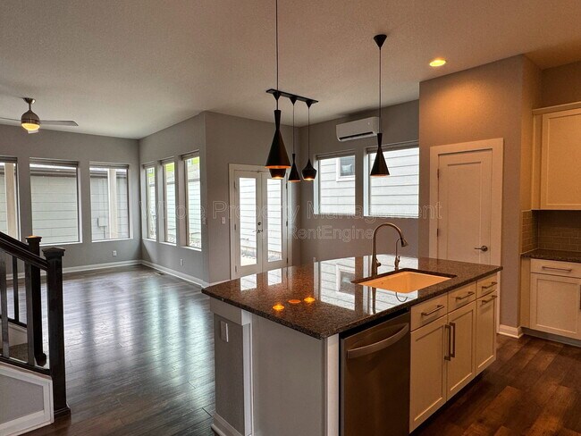 Building Photo - 6771 Larsh Dr