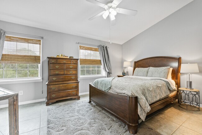 Second bedroom with en suite bathroom - 574 Ryans Woods Ln