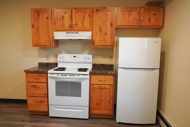 Building Photo - 1 Bedroom, 1 Bath Apartment- All utilities included