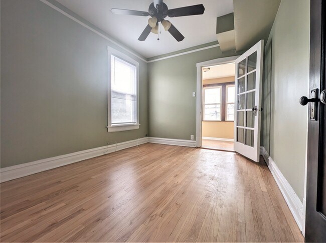 Building Photo - 3114 N Kilpatrick Ave