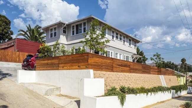 Building Photo - 4300 Sunset Dr