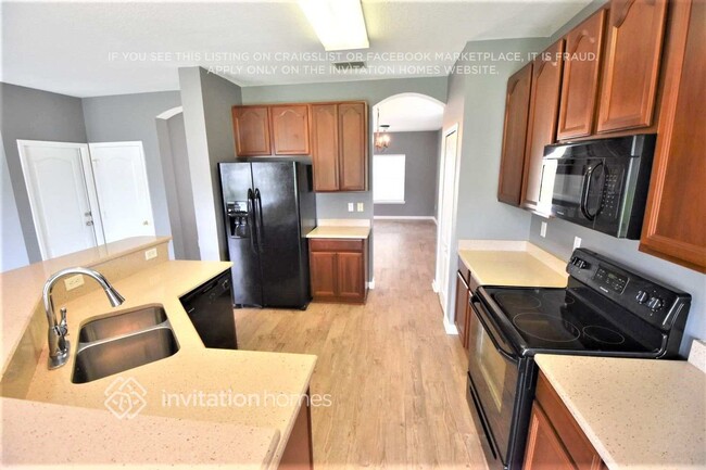 Building Photo - 2850 Woodstone Dr