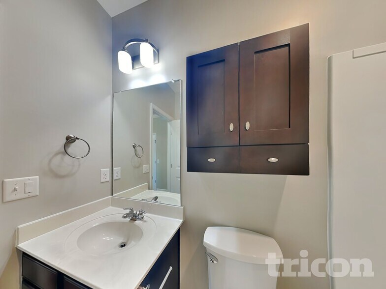 Building Photo - 1808 Stonewater Dr