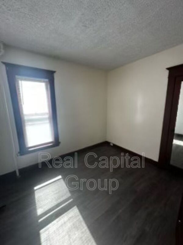 Building Photo - 1326 3rd Ave