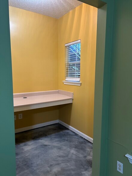 Building Photo - 1103 Walden Park Dr