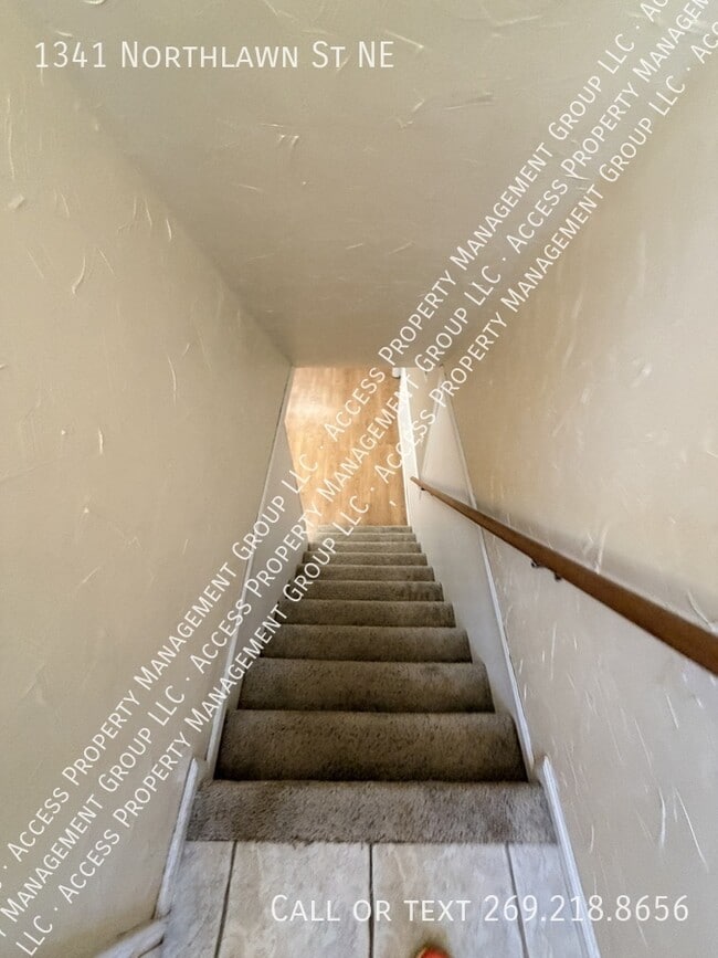 Building Photo - 1341 Northlawn St NE