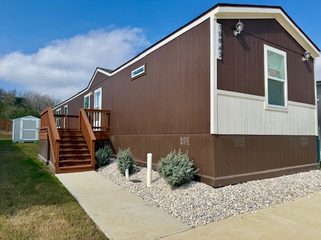 Building Photo - 15923 S Flores Rd