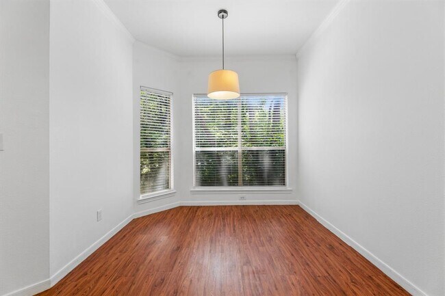 Building Photo - 6000 Shepherd Mountain Cove