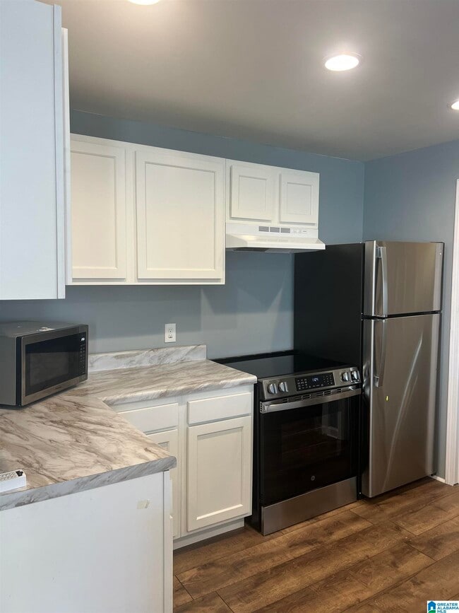 Building Photo - 2710 17th St S