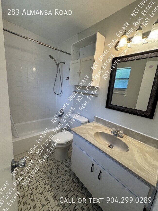 Building Photo - 283 Almansa Rd