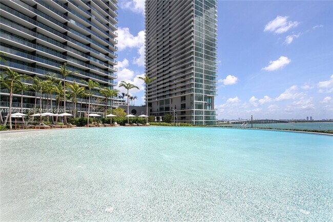 Building Photo - 480 NE 31st St