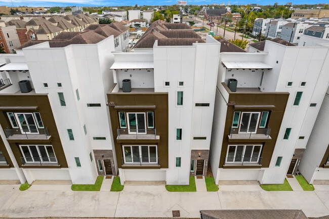 Building Photo - 2107 McGowen St