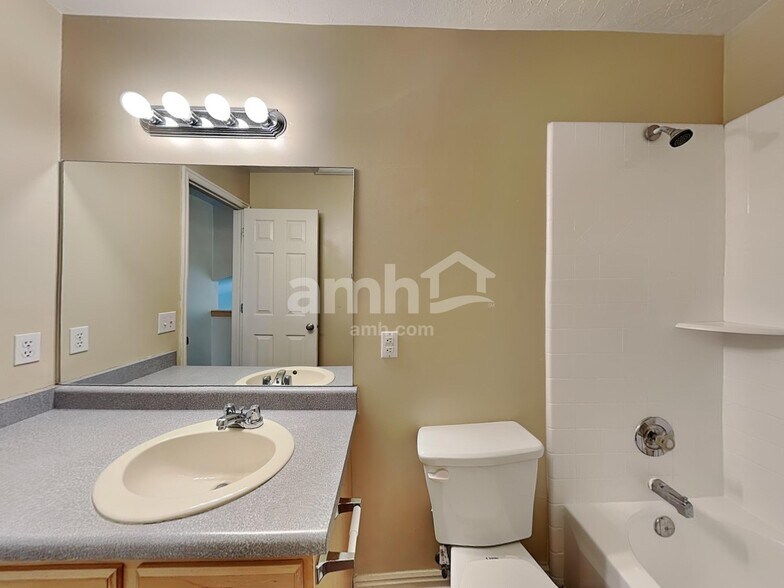 Building Photo - 1872 W Sir Charles Dr