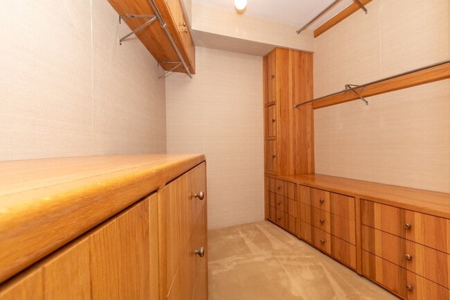 Building Photo - Extraordinary 5-Bed / 5-Bath Oceanfront Pr...