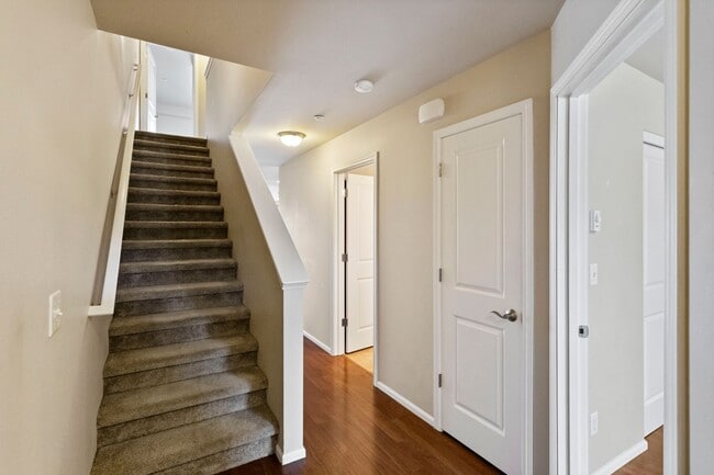 Building Photo - 3 Bed 3 Bath - Views - NAS Whidbey - Island Hospital