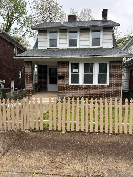 Primary Photo - 572 Princeton Blvd
