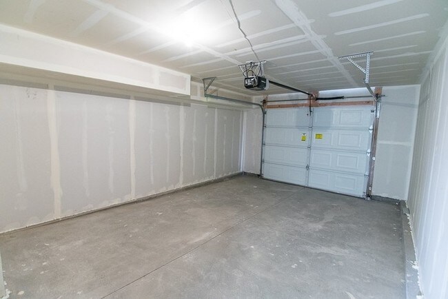 Building Photo - THE LOCHS! Gorgeous Townhome
