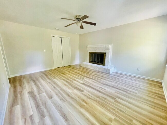 Building Photo - 1601 Echo Ln