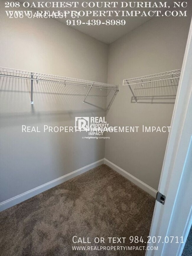 Building Photo - 208 Oakchest Ct