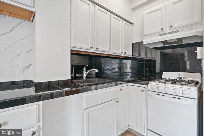Building Photo - 1727 Massachusetts Ave NW
