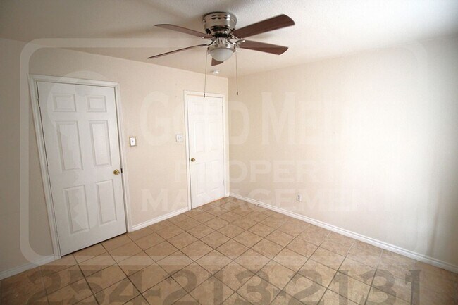 Building Photo - 1710 Cole St