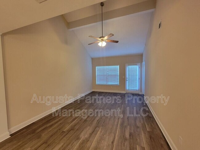 Building Photo - 640 Vista Dr