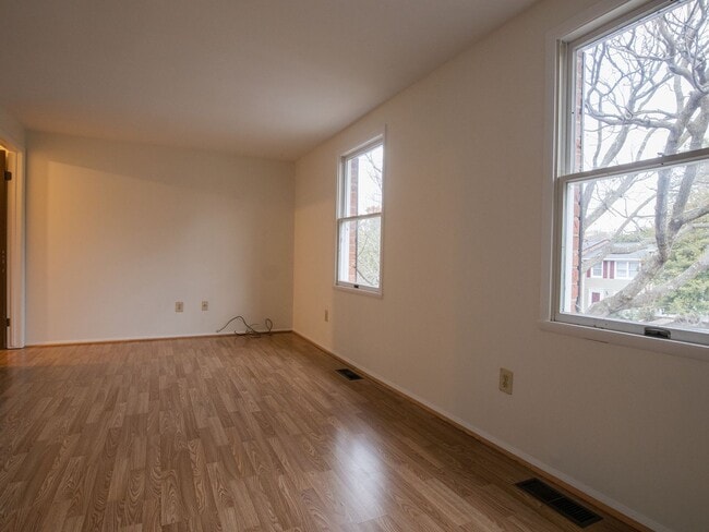 Building Photo - Beautiful 3-Bedroom Townhome with Private Backyard in Henrico