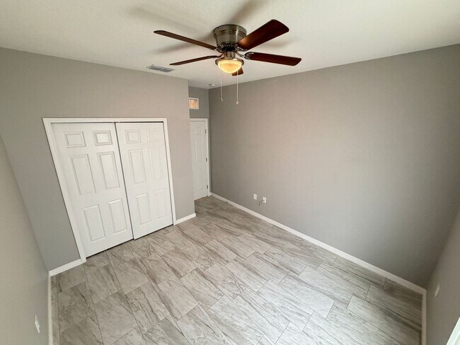 Building Photo - Adorable 3 Bedroom / 2 Bathroom Home in Palm Bay!!