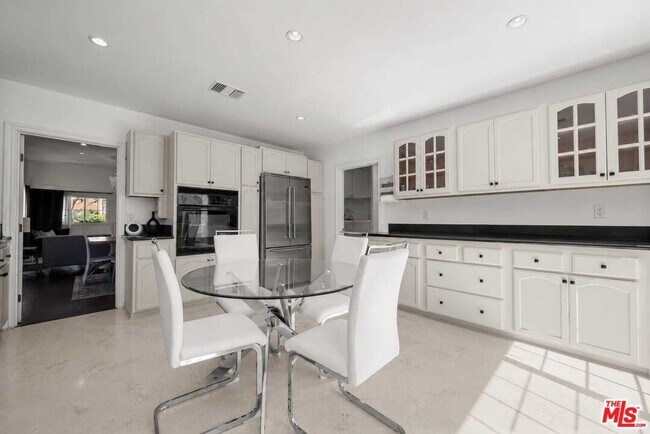 Building Photo - 138 N Hamel Dr