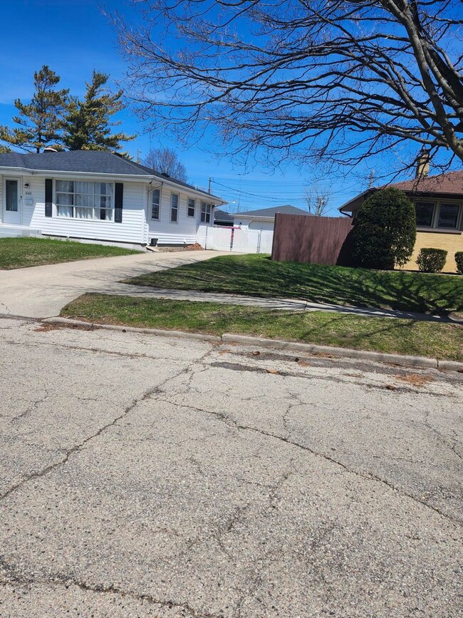 Building Photo - Northside Ranch - 3 Bedroom 2 Bath - More photos coming soon