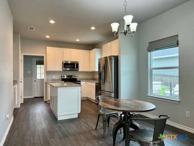 Building Photo - 1285 Live Oak Dr