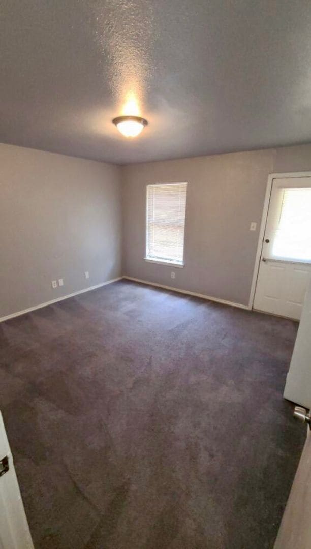 Building Photo - Townhome Available!
