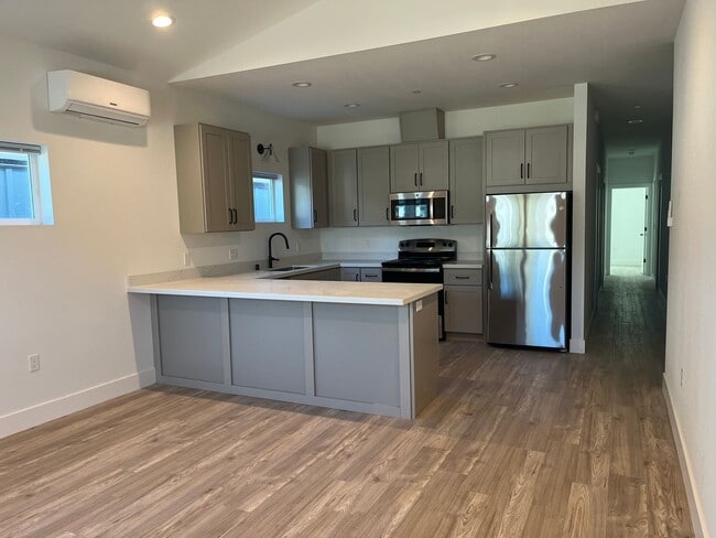 Building Photo - Newly built homes with City of Redding solar!