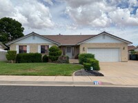 Building Photo - 3 bed 2 bath in nice neighborhood