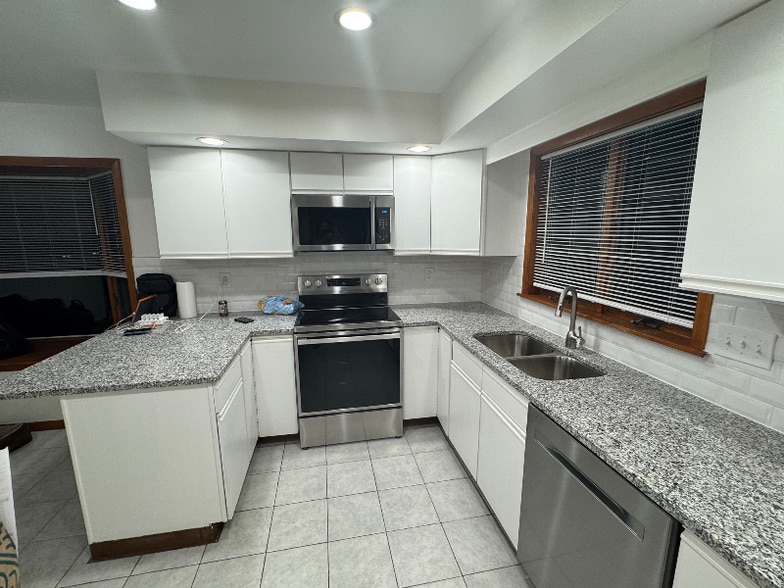 Primary Photo - 42 Parkington Cir