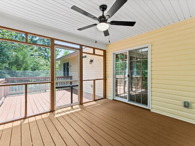 Building Photo - 5701 Hereld Green Dr